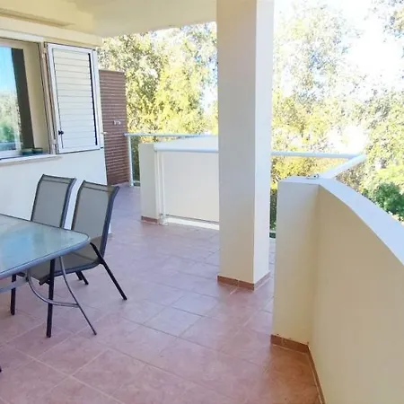 Mares By Costa * 德尼亚